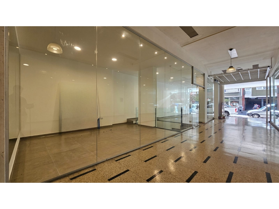 LOCALES COMERCIALES RECICLADOS Y UNIFICADOS MORENO 2200 — foto 4
