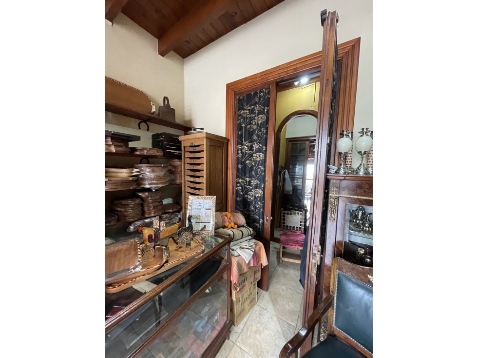 Vivienda con local comercial - 4