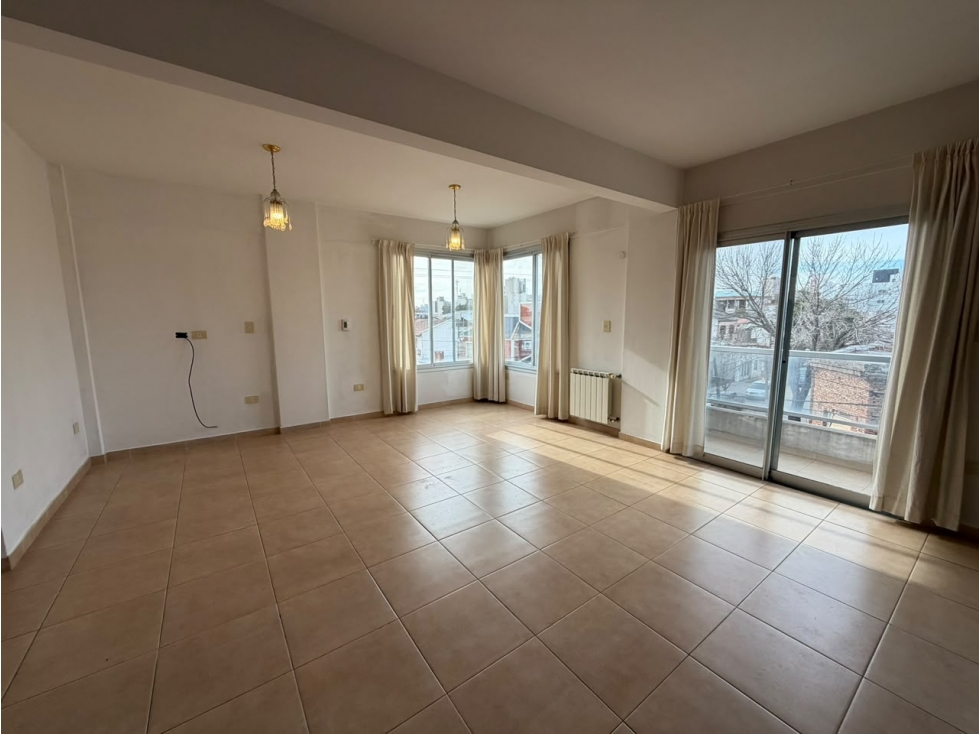 Departamento en Zarate con un dormitorio, balcon y cochera en venta - 1