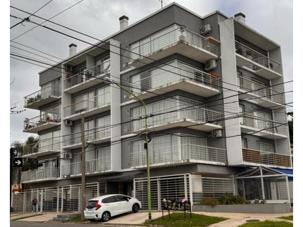 Departamento dos ambientes en zona residencial a la venta - 1