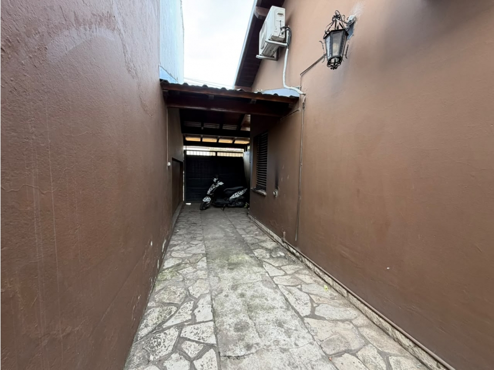 Casa en Zarate con dos dormitorios, patio, quincho y cochera en venta - 4
