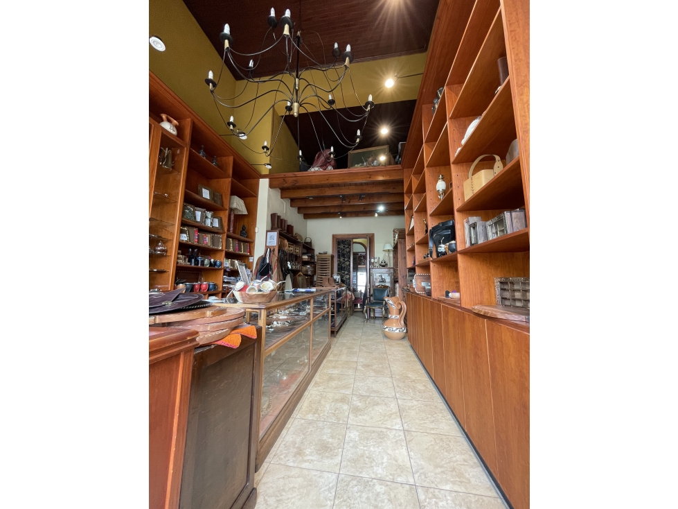 Vivienda con local comercial - 2