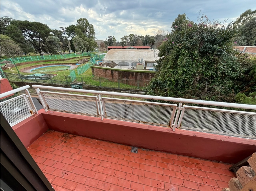 Departamento con dos dormitorios, balcon y cochera en alquiler - 5