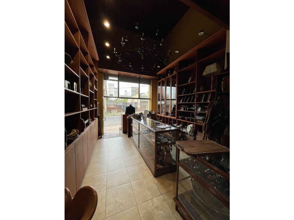 Vivienda con local comercial - 3