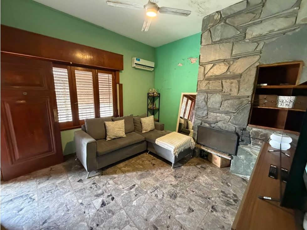 Casa en Zarate con dos dormitorios, patio, quincho y cochera en venta - 6