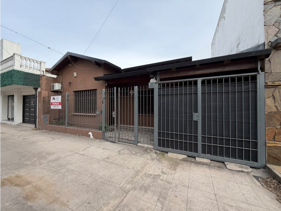 Casa en Zarate con dos dormitorios, patio, quincho y cochera en venta - 3