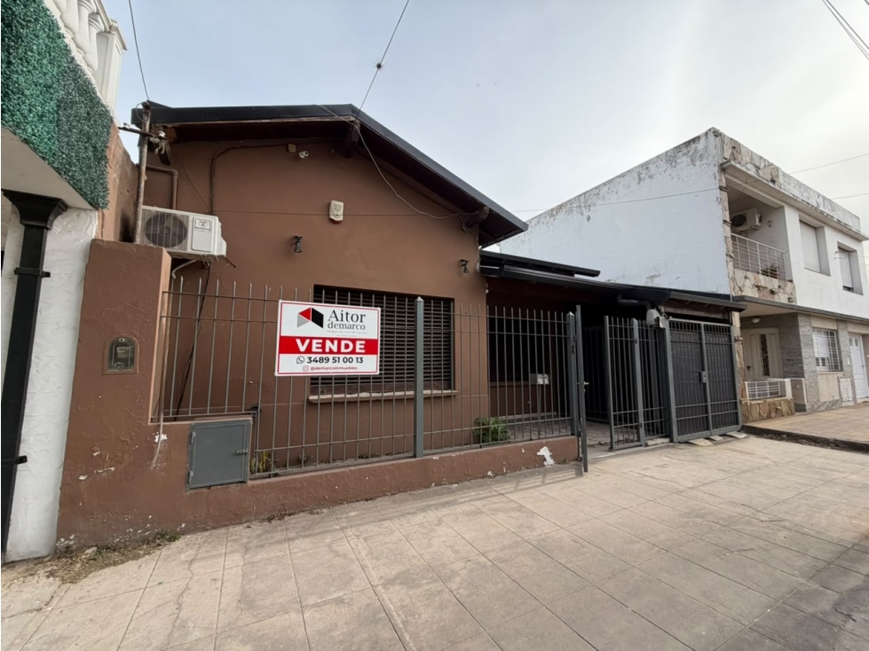 Casa en Zarate con dos dormitorios, patio, quincho y cochera en venta - 2