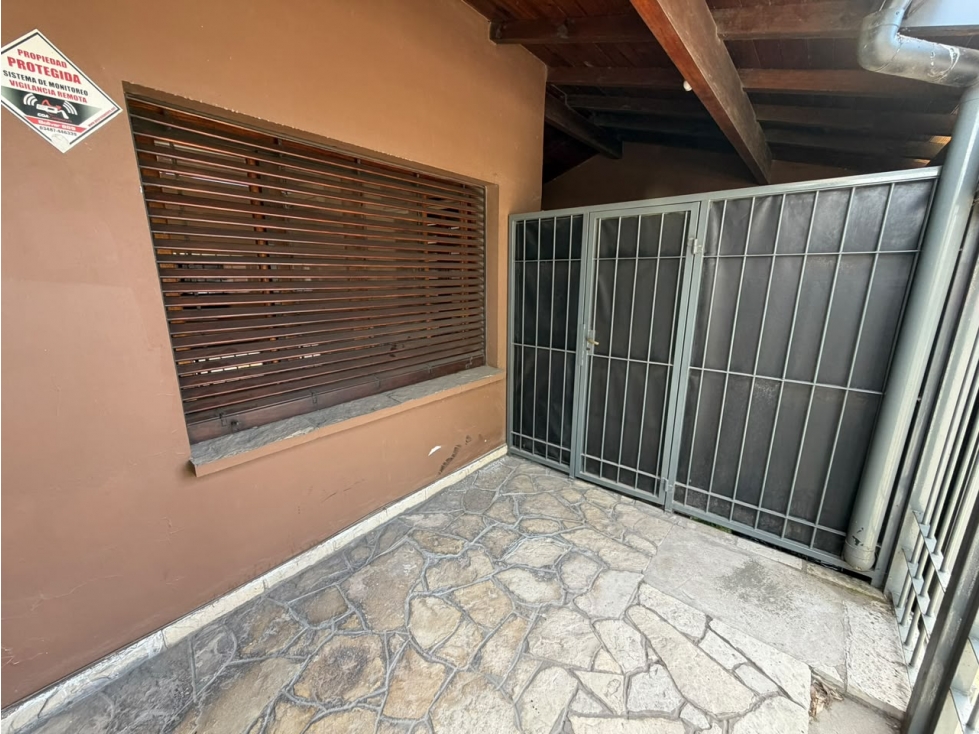 Casa en Zarate con dos dormitorios, patio, quincho y cochera en venta - 5