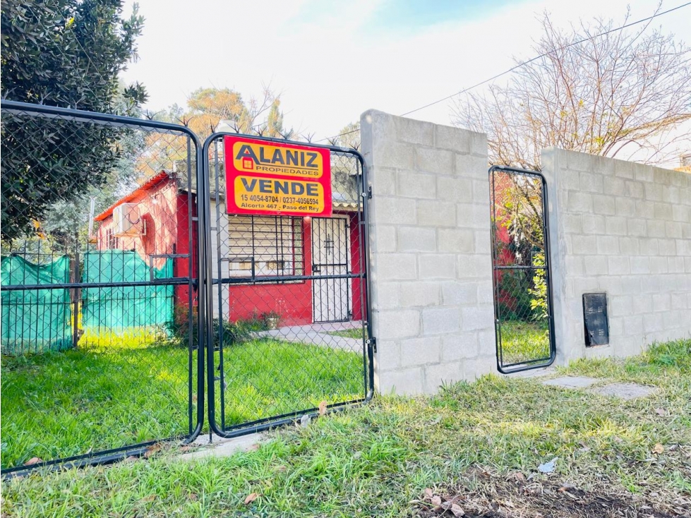 Vendo casa en Paso del Rey sobre amplio lote - 1