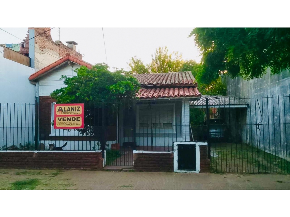Chalet a reciclar en Paso del Rey bien ubicado - 1