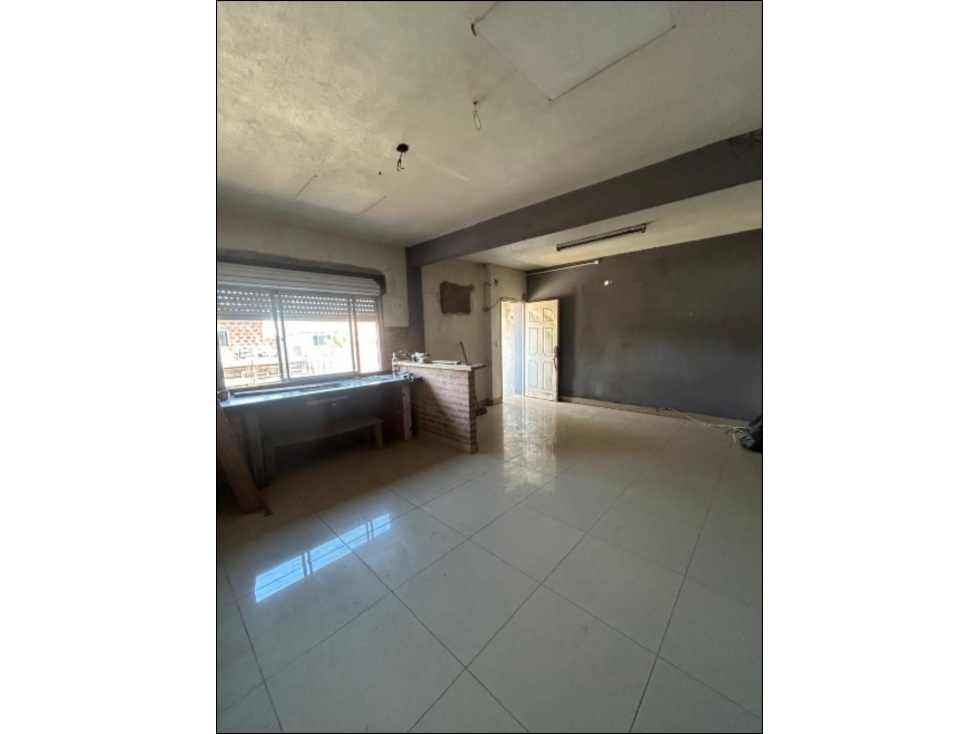 Casa con galpon en y departamento en venta Paso del Rey - 4