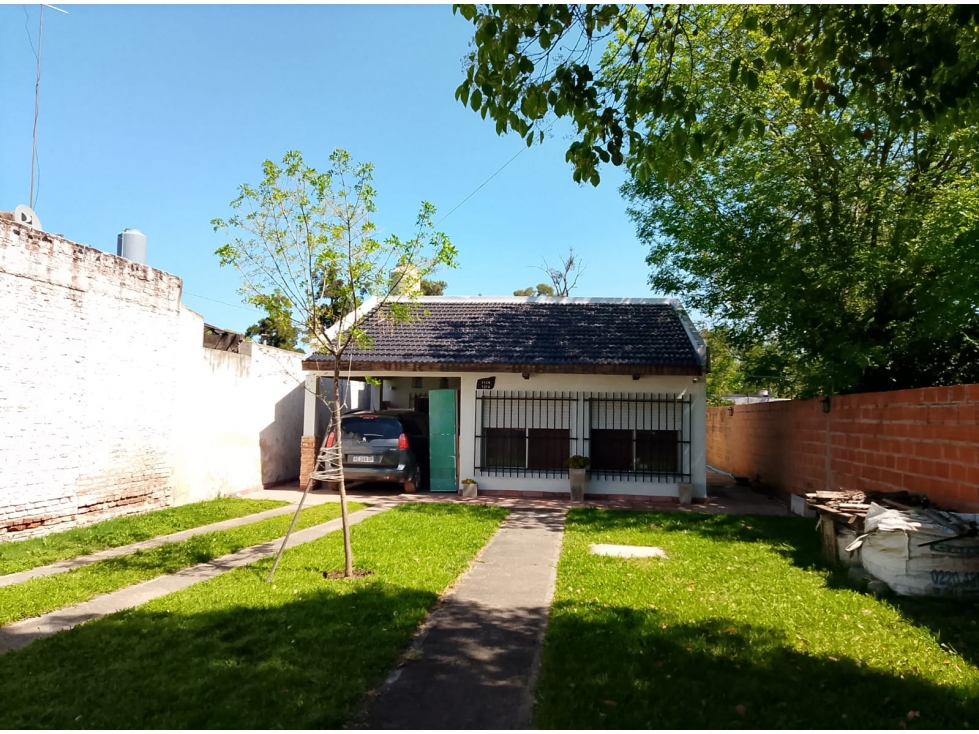 VENDO CASA en San Antonio de Padua con Pileta - 1