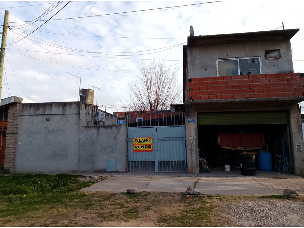 Casa con galpon en y departamento en venta Paso del Rey - 1