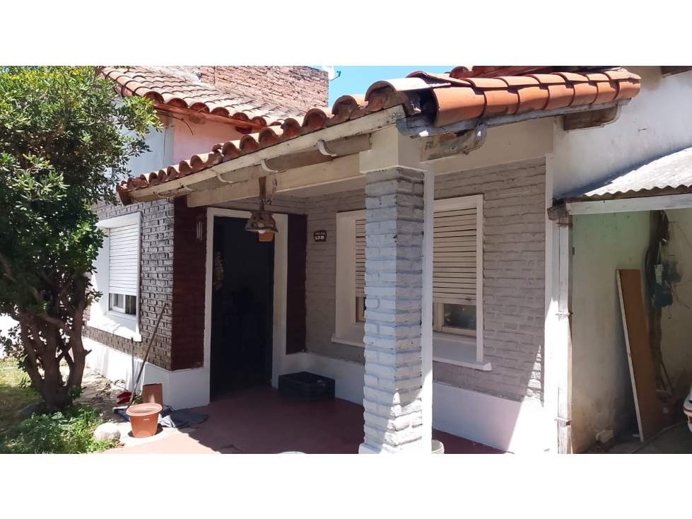 Chalet a reciclar en Paso del Rey bien ubicado - 2