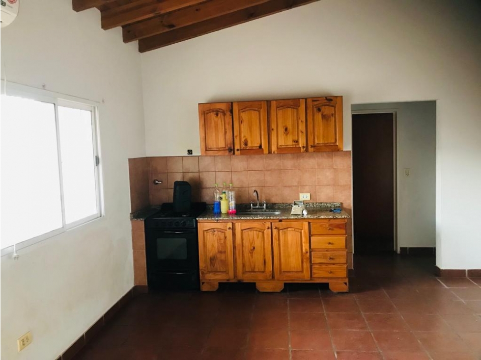 Alquilo departamento 2 ambientes con cochera se admite mascota - 1