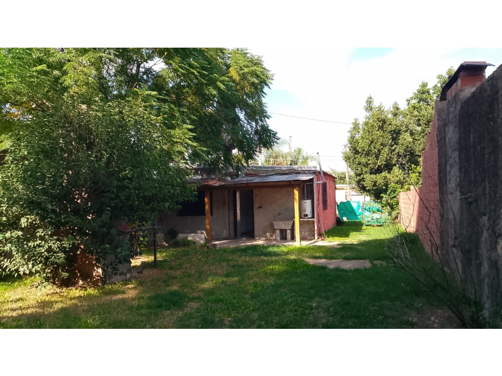 Vendo casa en Paso del Rey sobre amplio lote - 2