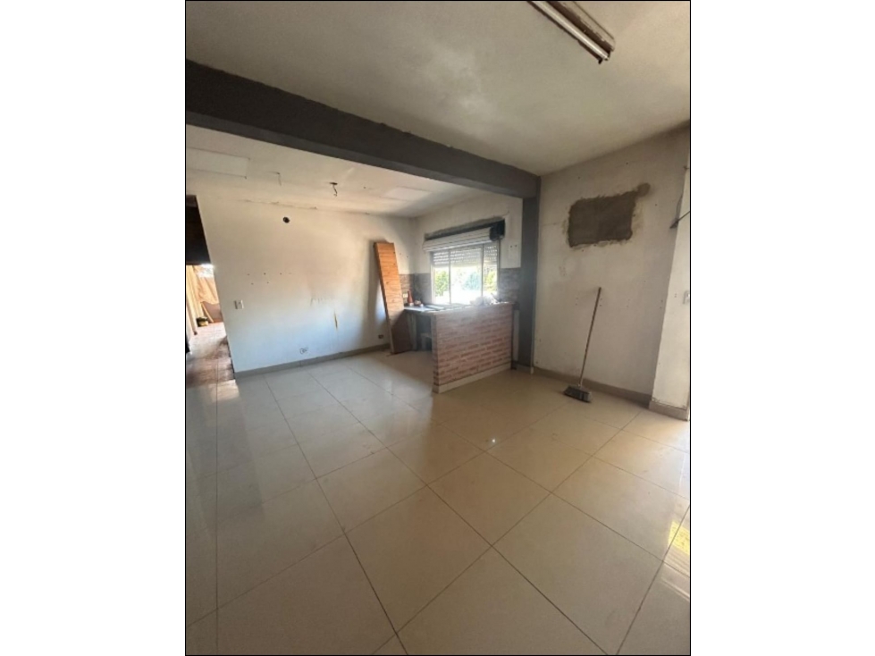 Casa con galpon en y departamento en venta Paso del Rey - 5