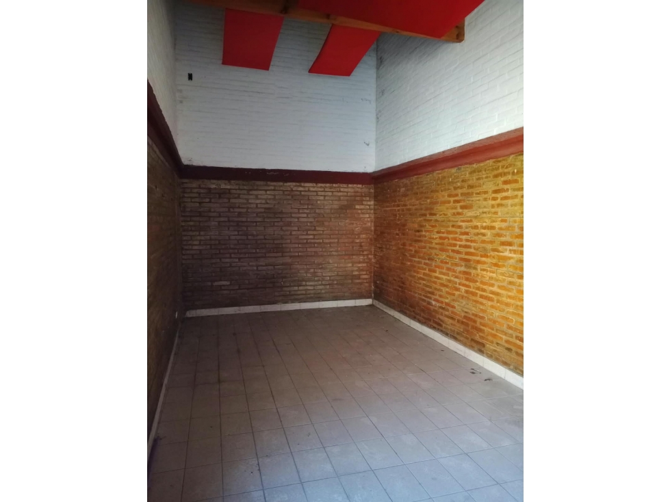 VENDO LOCAL EN PASO DEL REY CENTRO — foto 2