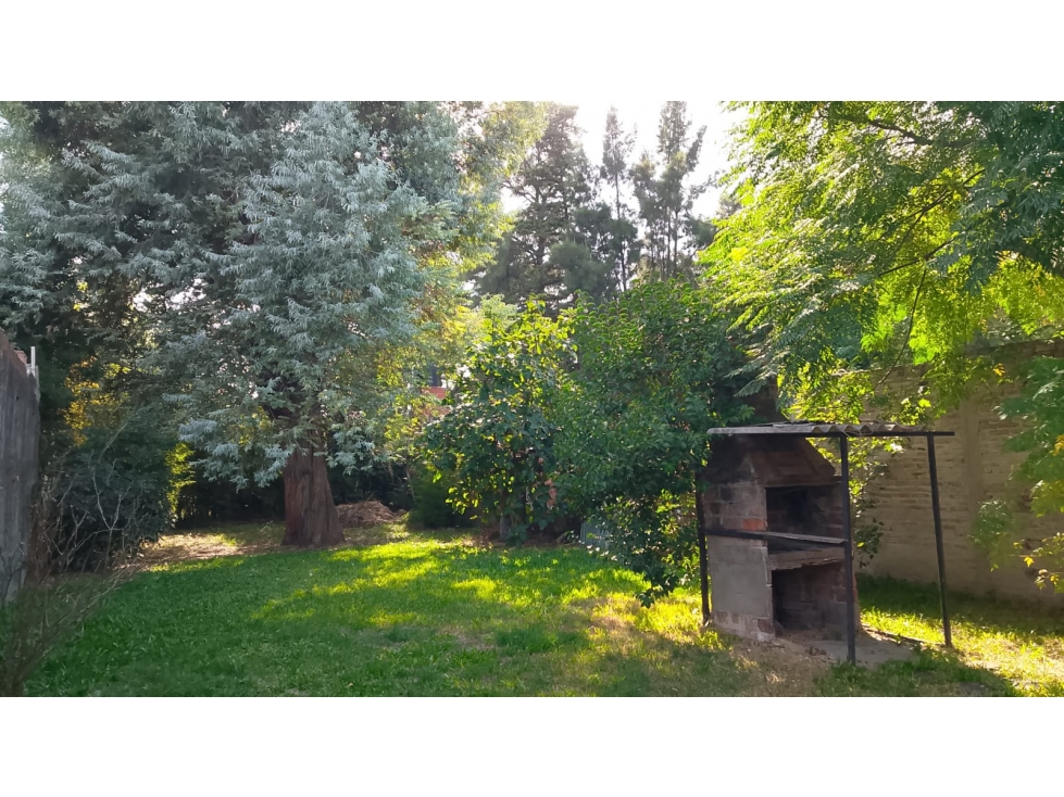 Vendo casa en Paso del Rey sobre amplio lote - 3