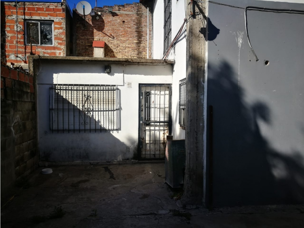Vendo casa en excelente ubicaccion Villa Zapiola Paso del Rey - 3