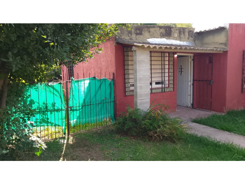 Vendo casa en Paso del Rey sobre amplio lote - 4