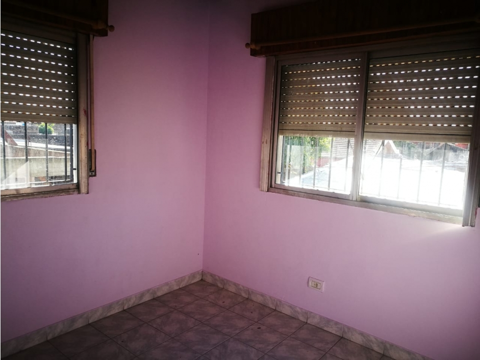 Vendo casa en excelente ubicaccion Villa Zapiola Paso del Rey - 4