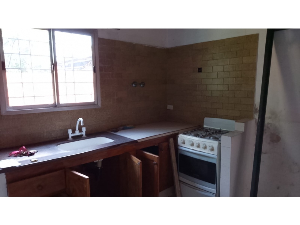 Vendo casa en Paso del Rey sobre amplio lote - 6