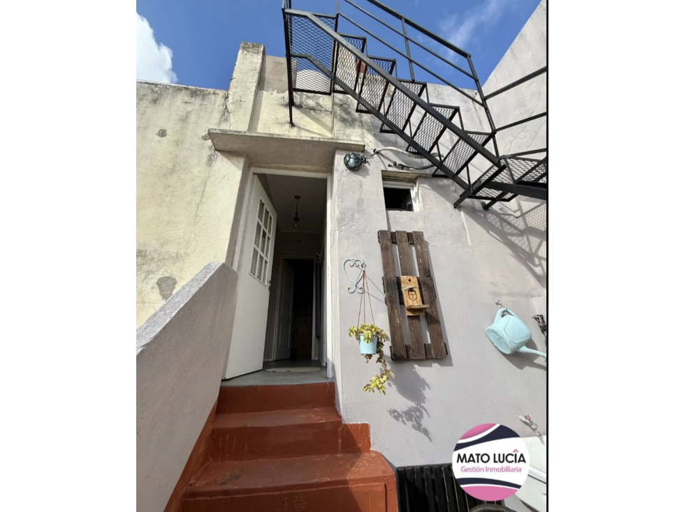 IMPECABLE PH PRIMER PISO POR ESCALERA CON BALCON Y TERRAZA - 2