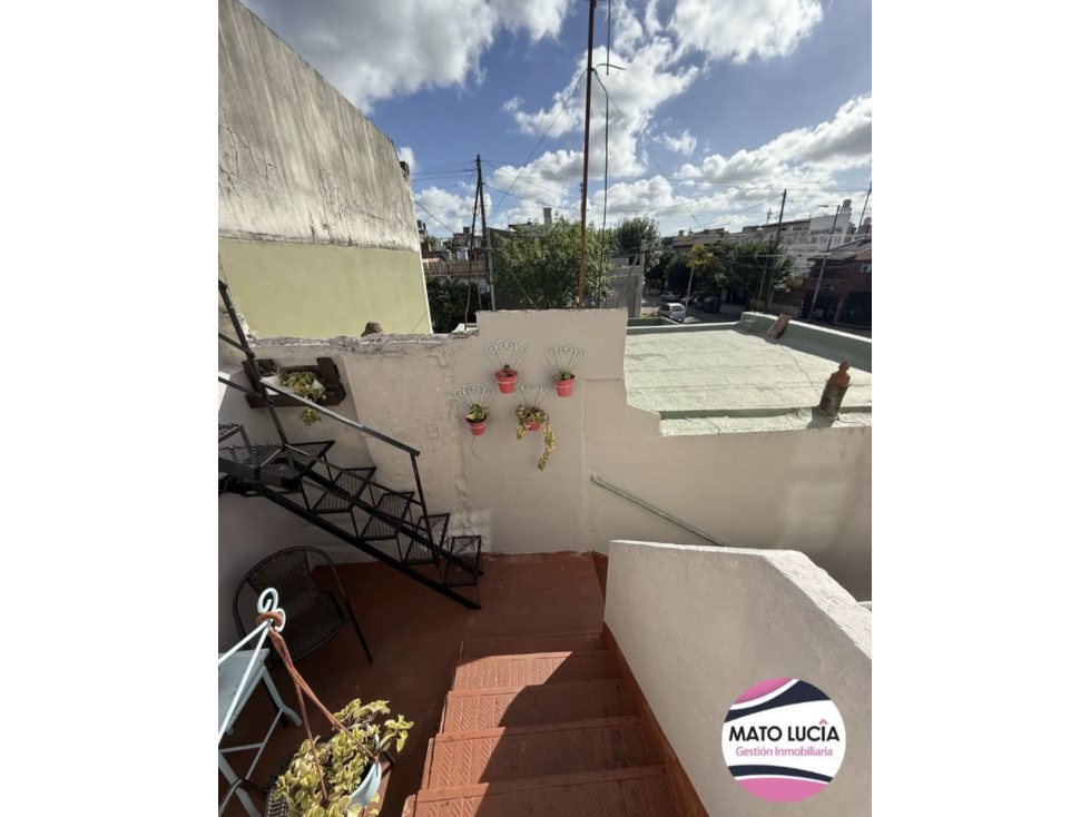 IMPECABLE PH PRIMER PISO POR ESCALERA CON BALCON Y TERRAZA - 3