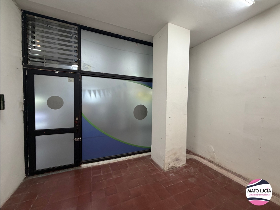 LOCAL EN GALERIA - A MTS DE AV. DEL LIBERTADOR - 4