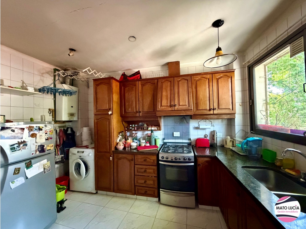 3 AMBIENTES CON BALCON - 2DO POR ESCALERA - MUY LUMINOSO! - 4