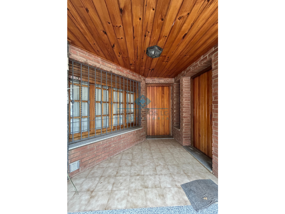 VENTA CASA 3 DORMITORIOS + AMPLIO QUINCHO JESÚS MARÍA - 2
