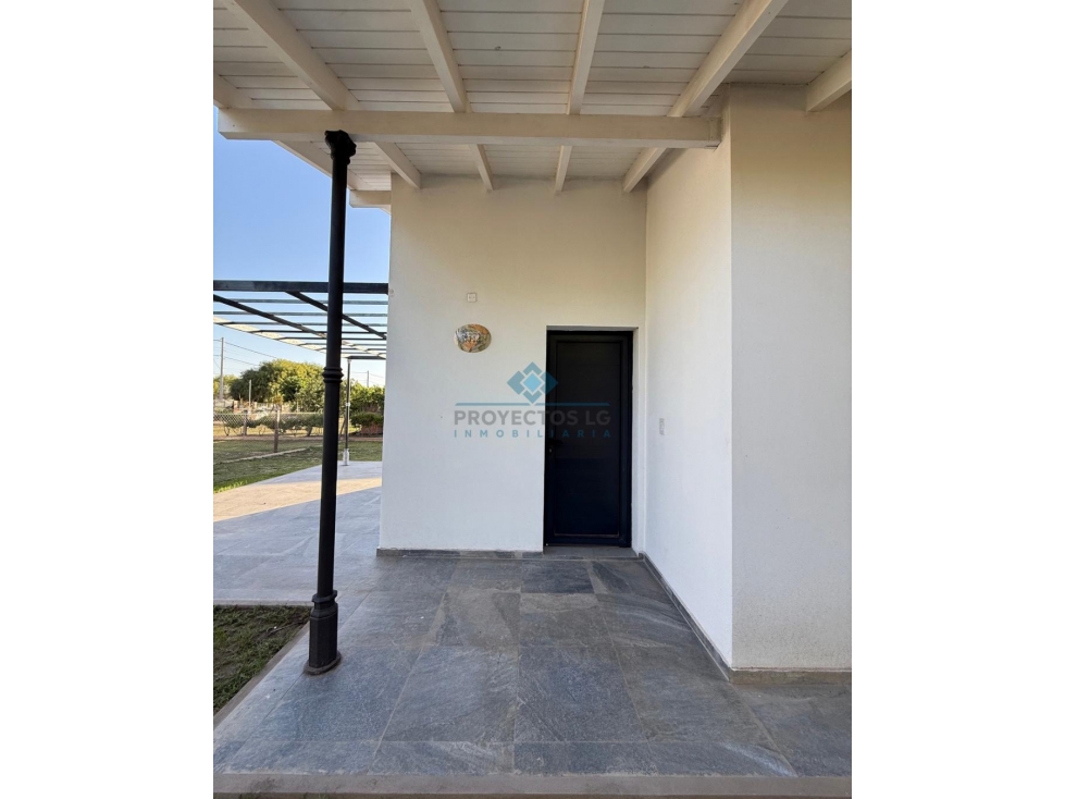 VENTA -CASA 2 DORMITORIOS - COLONIA CAROYA - 2