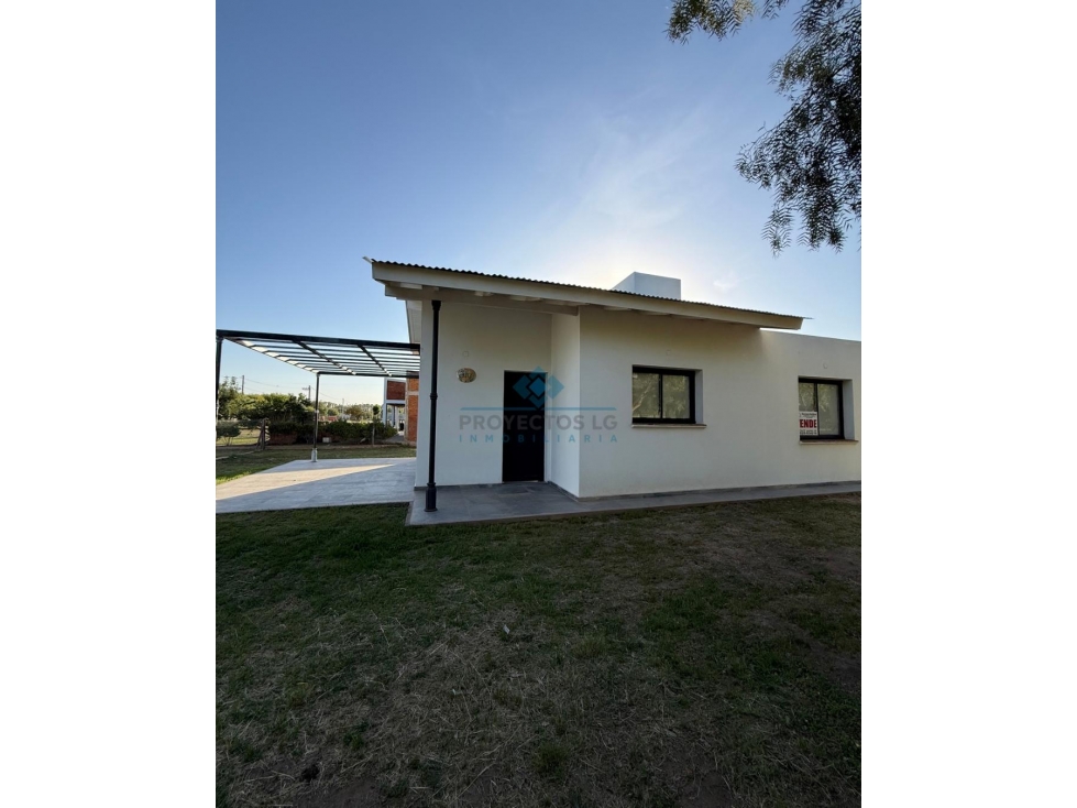 VENTA -CASA 2 DORMITORIOS - COLONIA CAROYA - 3