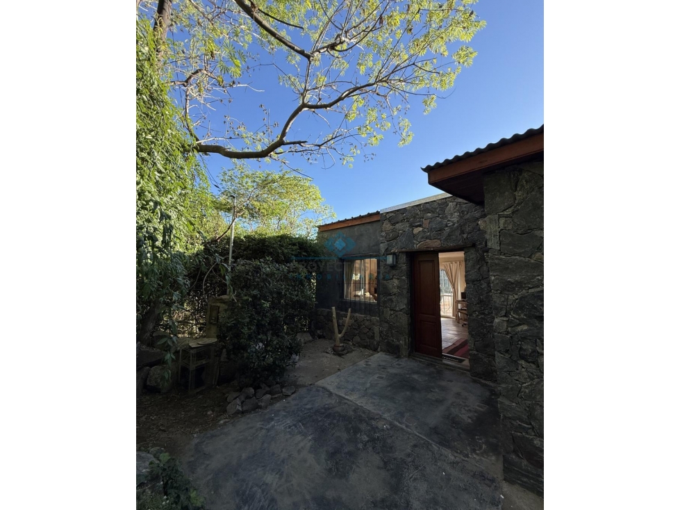 VENTA -CASA 1 DORMITORIO + GRAN VESTIDOR - ASCOCHINGA - 2
