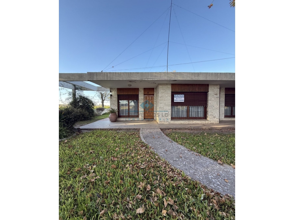 VENTA - CASA 3 DORM A REFACCIONAR - AV. SAN MARTÍN - COLONIA CAROYA - 2