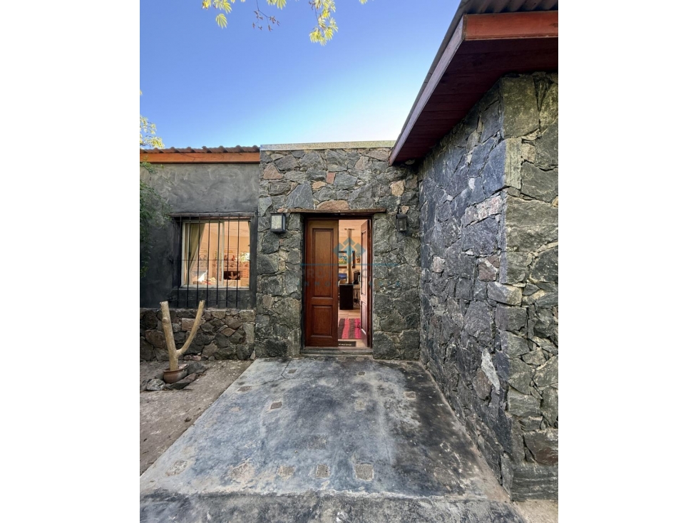 VENTA -CASA 1 DORMITORIO + GRAN VESTIDOR - ASCOCHINGA - 3