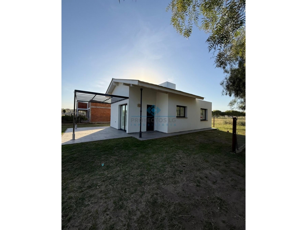 VENTA -CASA 2 DORMITORIOS - COLONIA CAROYA - 5