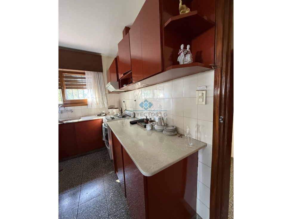 VENTA - CASA 3 DORM A REFACCIONAR - AV. SAN MARTÍN - COLONIA CAROYA - 5