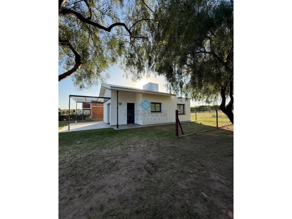 VENTA -CASA 2 DORMITORIOS - COLONIA CAROYA - 6