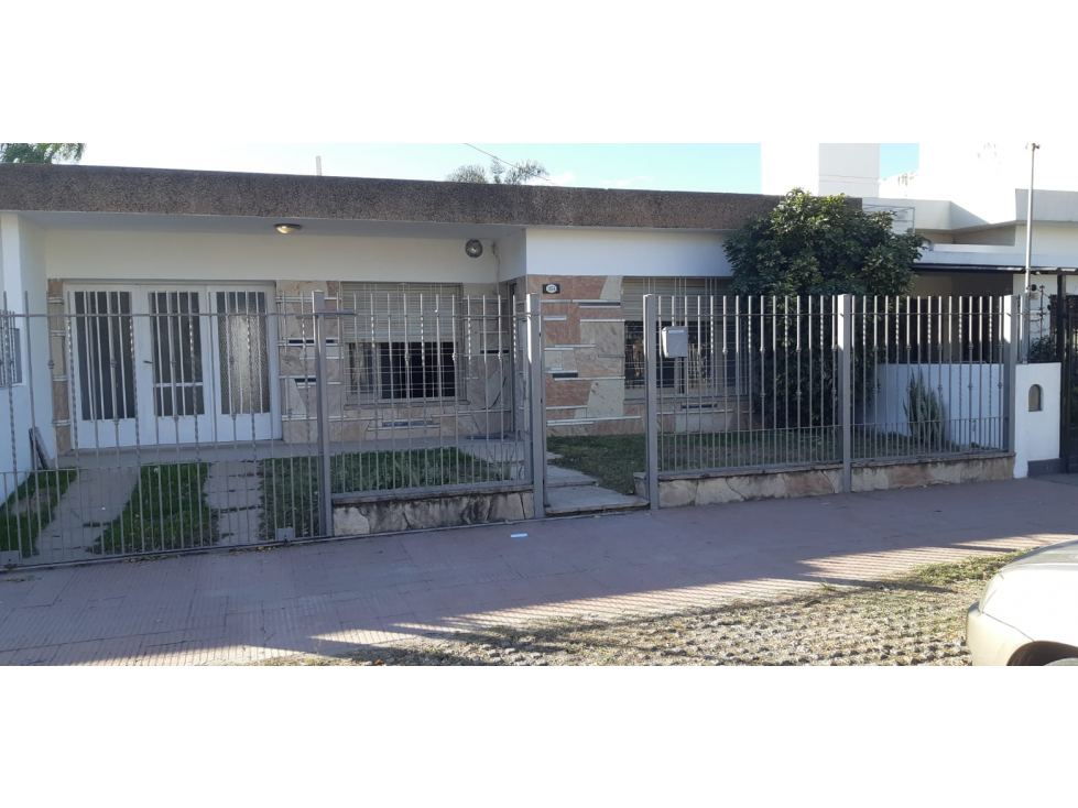 Venta Bº AYACUCHO. sobre calle Toledo. GRAN CASA