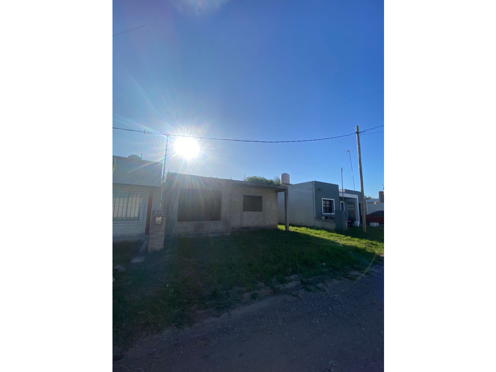 Venta Villa Esquiu Lote con edificaciòn parcial. Bº privado Siloe.