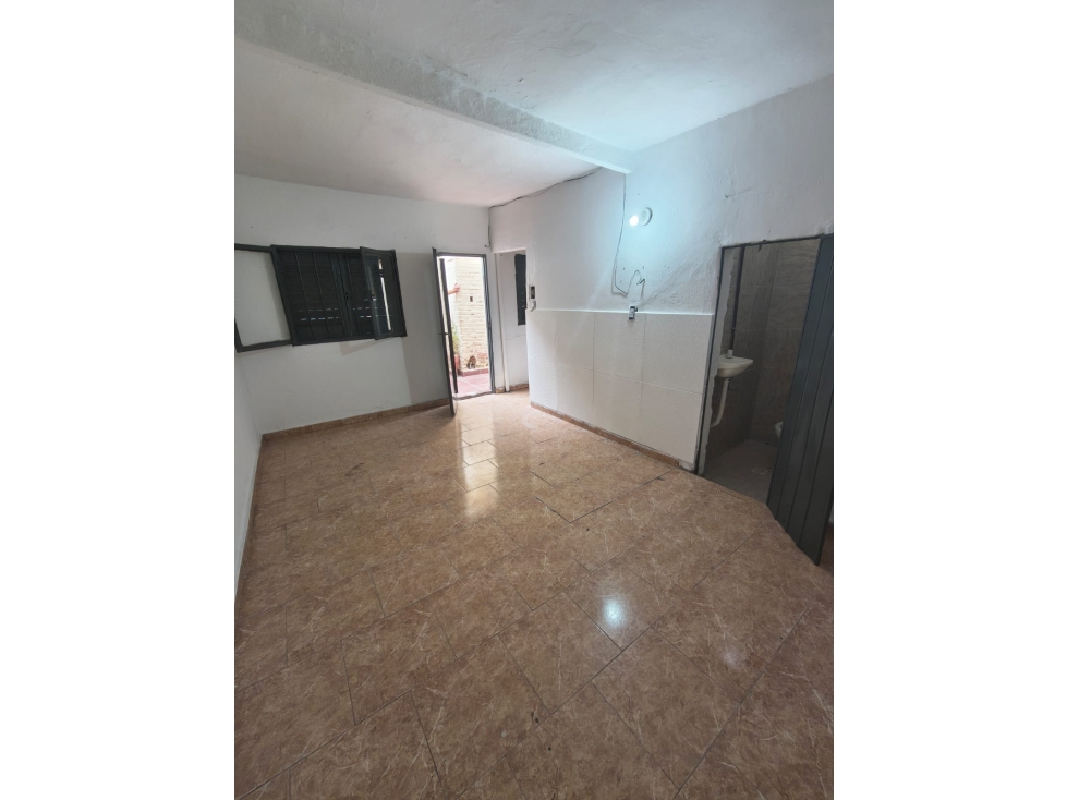 ALQUILERES Bº AYACUCHO, MONOAMBIENTES CON BAÑO PROPIO — foto 2