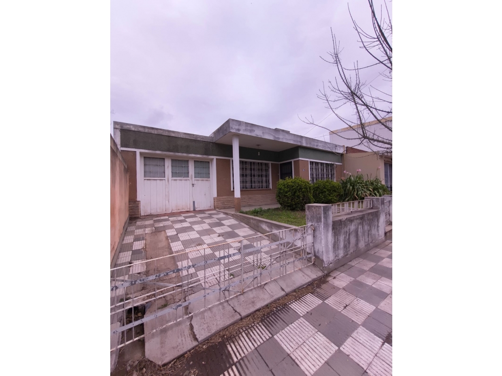 Venta Casa 2 Dorm y Patio Bº Villa Azalais Oeste - 1