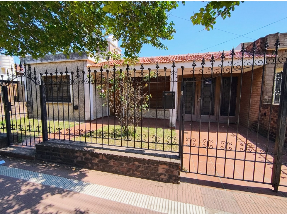 VENTA CASA 3 DORM Bº AYACUCHO, SOBRE AVENIDA CAPDEVILA