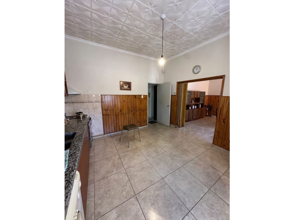 ALQUILER CASA CON GRAN PATIO B° TALLERES - 2