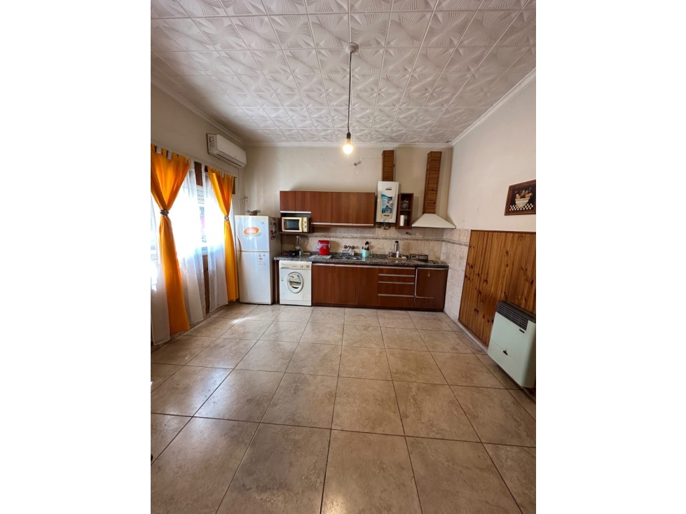 ALQUILER CASA CON GRAN PATIO B° TALLERES - 4