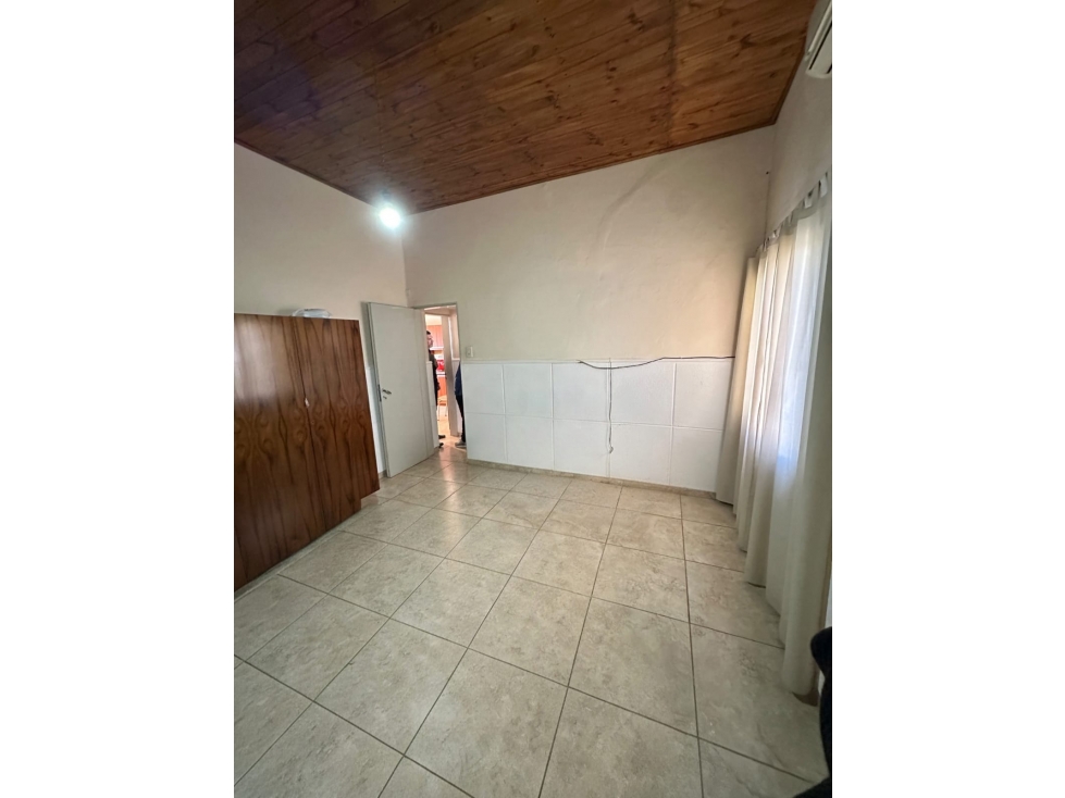 ALQUILER CASA CON GRAN PATIO B° TALLERES - 6