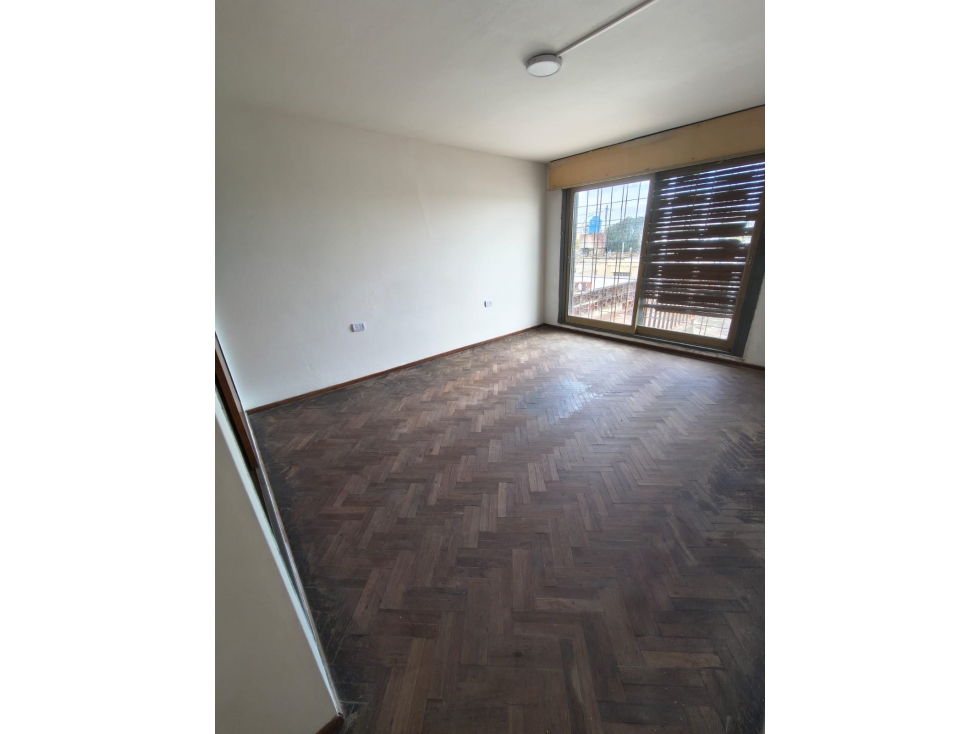 ALQUILER casa PLANTA ALTA 2 DORM y GARAGE Bº AYACUCHO. - 4