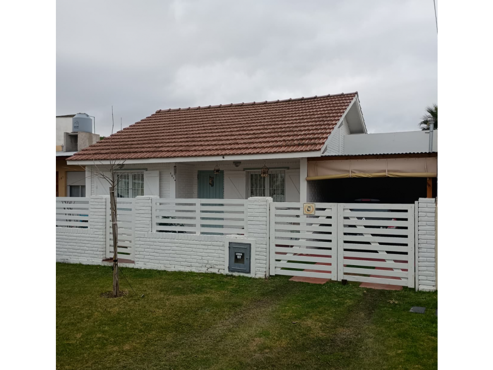 CHALET 3 AMBIENTES A METROS DEL MAR - 2